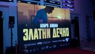 Glumačke zvezde prošetale crvenim tepihom: Zavirite na premijeru filma "Zlatni dečko"