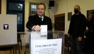 Otvorena glasačka mesta: Predsednik Skupštine Dačić izašao na referendum