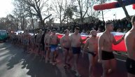 Najduža zastava Srbije, ikone i barjaci: Plivanje za Bogojavljenski krst u Zemunu