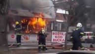 Vatra buknula u lokalu brze hrane u Zemunu: Vatrogasci na licu mesta