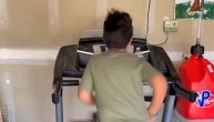 Mama sinu postavila ultimatum: "Smeš da igraš igrice ako prošetaš više od 12.000 koraka"