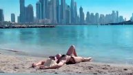 Karleuša vrelija od peska Dubaija: U bikiniju radila trbušnjake na plaži, pa pozirala u plićaku