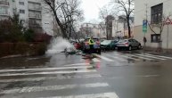 Kolima izvalio hidrant, vatrogasci i Hitna pomoć na terenu: Havarija u centru Beograda: