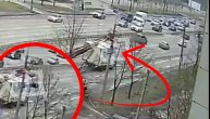 Užasna scena sa ulice: Kran baca čoveka levo - desno kao da je igračka na ringišpilu