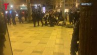 Ima povređenih, na ulici se ukazuje pomoć: Haos u Parizu, policija bacila suzavac na protestante