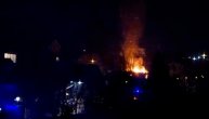 Vatra buknula oko ponoći: Požar na Voždovcu, izgoreo stan
