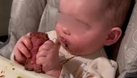 Mama šestomesečnu bebu hrani polusirovim biftekom: Mišljenja ljudi na internetu podeljena