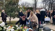 Potresne scene na pomenu Šabanu Šauliću: Njegova sestra zakukala, pa pala na grudi Goci