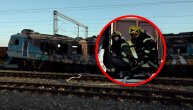 Voz izgoreo u Ovči: Ostala samo olupina, vatrogasci obilaze vagone
