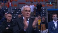 Željko Obradović kao pravi sportsmen aplaudirao igračima Zvezde dok su podizali pehar Kupa