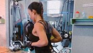 Kaća “kida” u teretani: Pevačica pokazala mišiće, a poza je provokacija