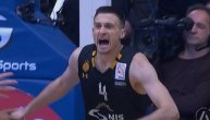 Zbog ovog gesta u prvom napadu u finalu Kupa navijači Zvezde sprdaju Aleksu Avramovića