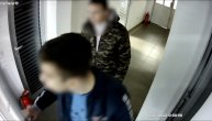 Da li ste videli ovu dvojicu mladića?! Ukrali novac iz akten tašne i ključeve auta