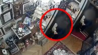 Najbizarnija krađa godine u Srbiji? Čovek odneo drvenu skulpturu policajca
