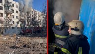Rusi u vazdušnom napadu pogodili stambeni kompleks: Ruševine, dim i vatrogasci na licu mesta