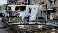 Mesto na ulici u Kijevu gde je pogodio ruski projektil: Krhotine, delovi rakete i razbijeno staklo