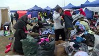 Namirnice, garderoba i pelene za bebe: Snimci sa poljsko-ukrajinske granice na koju stižu izbeglice