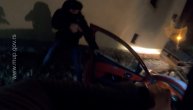 Provalili u auto, skinuli registarske oznake i zamenili ih ukradenim: Lopovi haraju Novim Beogradom