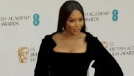 Naomi Kembel u crnoj toaleti zasenila sve na crvenom tepihu: 75. BAFTA-a dodela filmskih nagrada