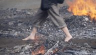 Bosim nogama bih vatru gazio: Verski ritual od kog se ježi kosa na glavi
