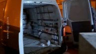 Tutinac napravio poseban bunker u kombiju: Unutra krio cigarete za prodaju u vrednosti od 3.896.000
