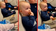 Bebo, pazi da ti ne poraste rep: Mališan krišom umače keks u kafu, misleći da ga niko ne gleda