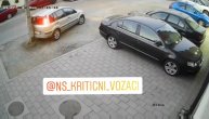 Čemu ti služi retrovizor? U Novom Sadu vozač išao u rikverc i zakucao se u banderu