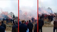 Baklje, transparent i Zvezdina navijačka pesma na sahrani Mikija kome je srce stalo na fudbalu