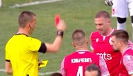 Prelomni trenutak utakmice: Savić iz Radničkog proklizava ispod Kataija, i dobija drugi žuti karton