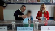 Aleksandar Vulin izašao sa porodicom na glasanje