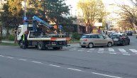 Utekao od parking servisa: Parkirao nasred pešačkog na Novom Beogradu, pa zbrisao od pauka