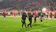 Delije skandirale treneru Partizana "Ludi Stanoje": Stanojević im je uzvratio udaranjem po grbu