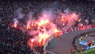 Bakljada navijača Zvezde na početku drugog poluvremena derbija