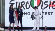 Ambasador Italije u Beogradu uručio Konstrakti italijansku zastavu pred polazak na Evroviziju