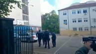 Dolazak policije u 14. beogradsku gimnaziju: U toku provera o dojavi o bombi