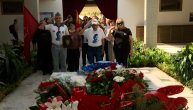 Jugonostalgičari posetili Kuću cveća: Veliki broj ljudi iz cele bivše SFRJ došao da poštu Titu