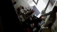 Snimak sigurnosnih kamera krađe u kafiću "Šećer": Lopov hladnokrvno uzima novčanik sa pazarom