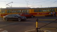 Automobil se zakucao u tramvaj na Novom Beogradu