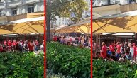 Navijači Olimpijakosa okupirali centar Beograda: Veseli uživaju i piju po prestončkim kafićima