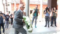 Goran Vesić donosi venac u Crkvu Svetog Ante na izjavu saučešća Nenadu Perišu