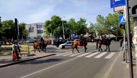 Policajci na konjima špartaju po celoj Autokomandi pred finale Kupa između Zvezde i Partizana