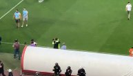 Borjan grli Stanojevića dok ga vređaju navijači Zvezde