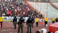 Opšta frka među Grobarima, deo bežao po tribini, deo sišao u kanal i krenuo u juriš
