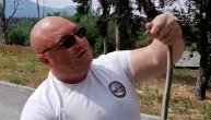 Zmijar Vladica ponovo u akciji: Uhvatio lažnu šarku ispred bolnice u Surdulici