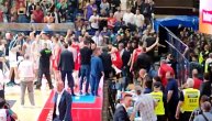 Navijači Zvezde vređali Lesora, on hteo da se bije, crveno-beli igrači smirili situaciju i tenzije