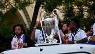 Slavlje navijača Reala u Madridu: Ekipa stigla u katedralu da ponudi trofej Bogorodici od Almudene
