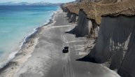 Najbolja ruta za terensku vožnju na svetu: U dalekom moru na belom ostrvu oko koga se spore dve sile