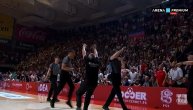 Prekid derbija u Pioniru: Sudije pobegle sa parketa, navijači ih zasuli predmetima