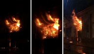 Vatra guta dva stambena objekta u Novom Sadu: Urušio se krov, ulica blokirana