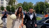 Svi bruje o šlicu Đanijeve snajke: U ovakvoj venčanici ušla u Hram, kažu da je degutantno i neukusno